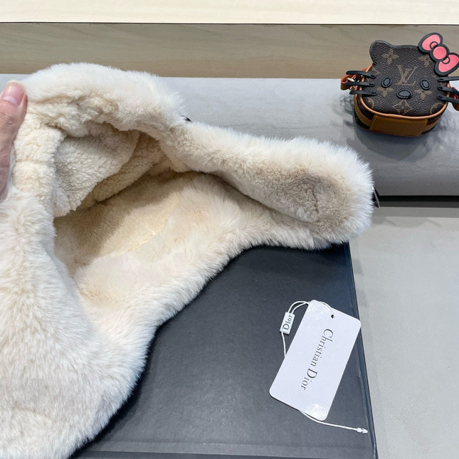 TRAPPER HAT IN BLACK VELVET AND RABBIT FUR 431381