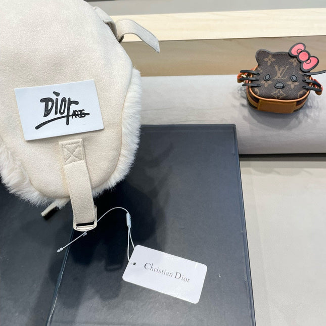 TRAPPER HAT IN WHITE VELVET AND RABBIT FUR 431383