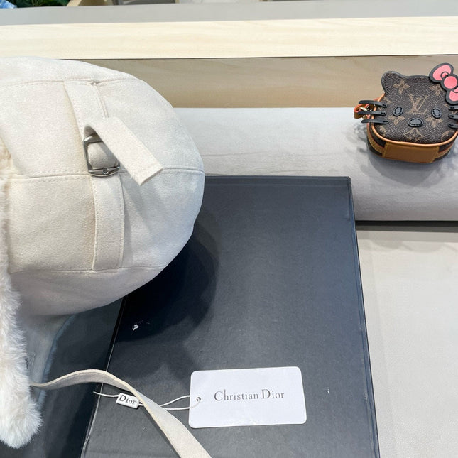 TRAPPER HAT IN WHITE VELVET AND RABBIT FUR 431383