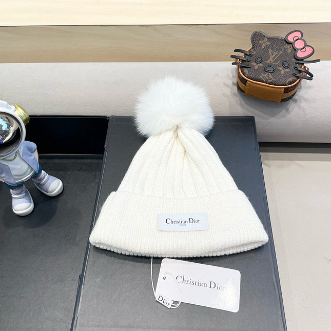 KNITTED BEANIE HAT IN WHITE WOOL AND FOX FUR 435031