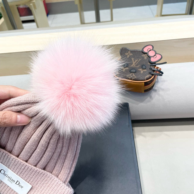 KNITTED BEANIE HAT IN LIGHT PINK WOOL AND FOX FUR 435032