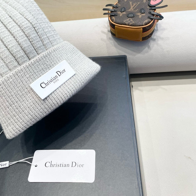 KNITTED BEANIE HAT IN RHINO GRAY WOOL AND FOX FUR 435033