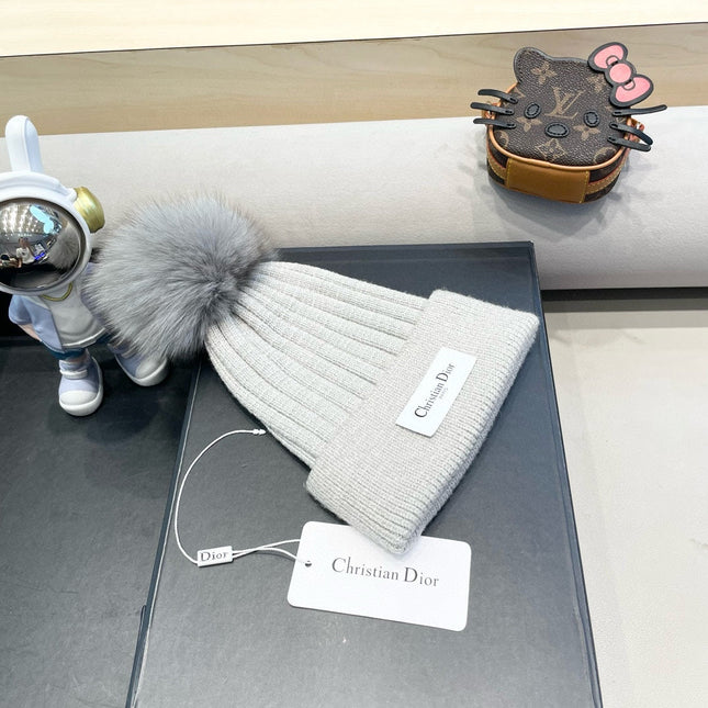 KNITTED BEANIE HAT IN RHINO GRAY WOOL AND FOX FUR 435033