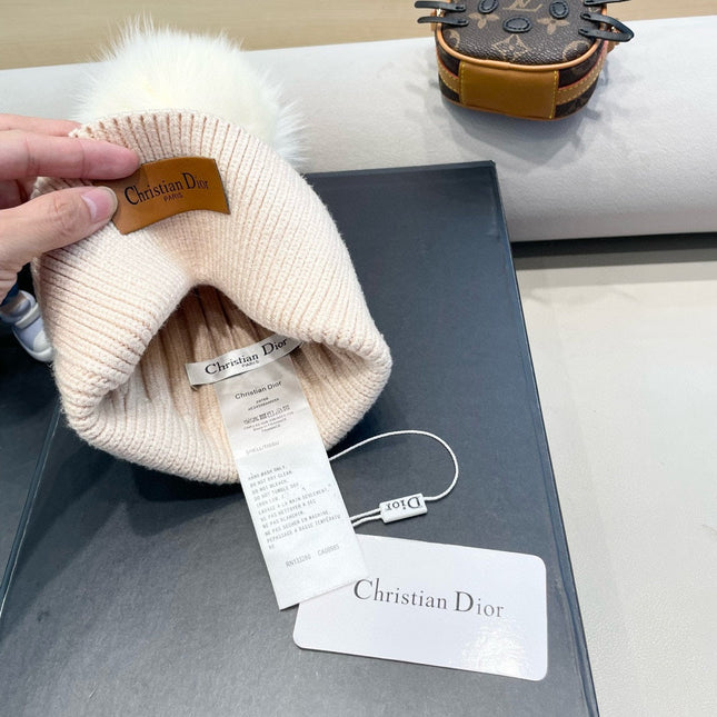 KNITTED BEANIE HAT IN BEIGE WOOL AND FOX FUR 435034