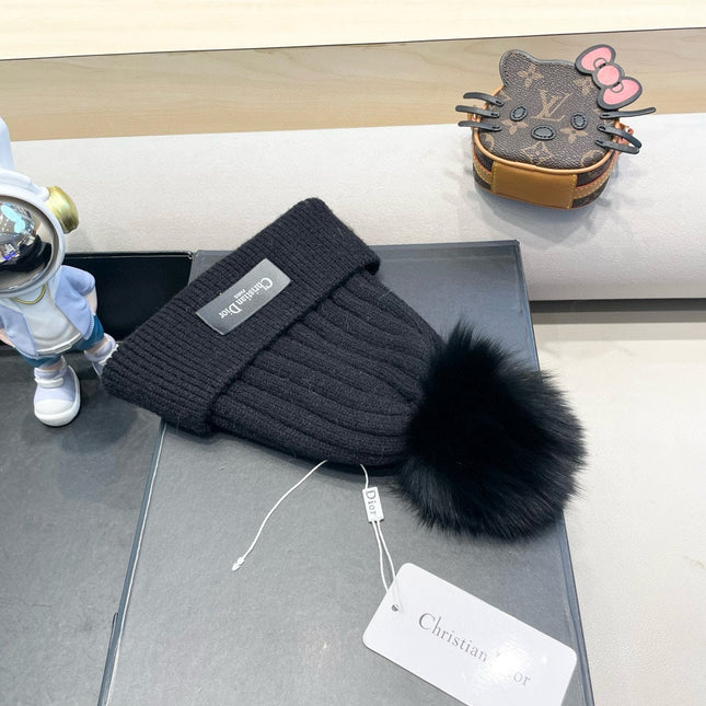 KNITTED BEANIE HAT IN BLACK WOOL AND FOX FUR 435035