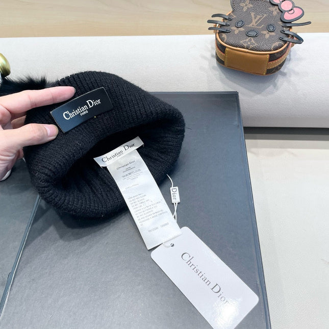 KNITTED BEANIE HAT IN BLACK WOOL AND FOX FUR 435035