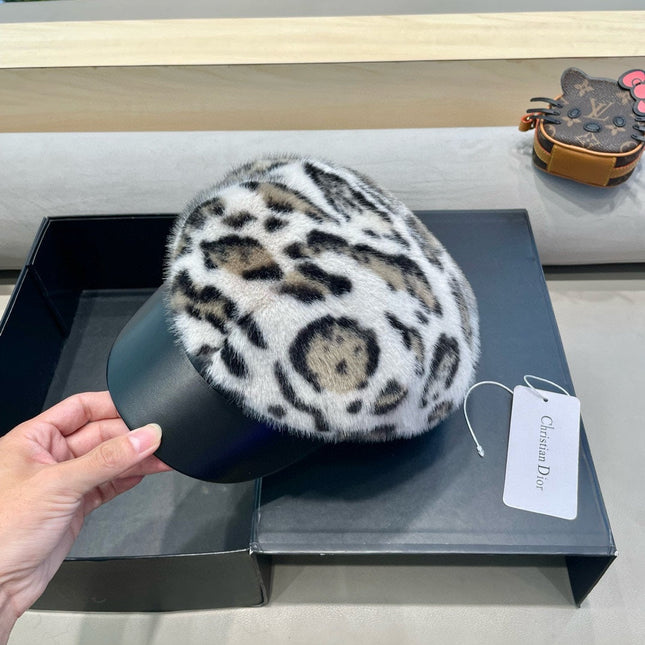 BAKER BOY HAT IN WHITE MINK FUR 438087