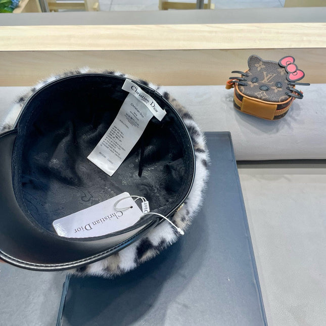 BAKER BOY HAT IN WHITE MINK FUR 438087