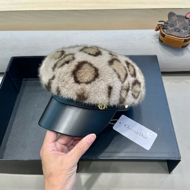 BAKER BOY HAT IN LIGHT BEIGE MINK FUR 438089