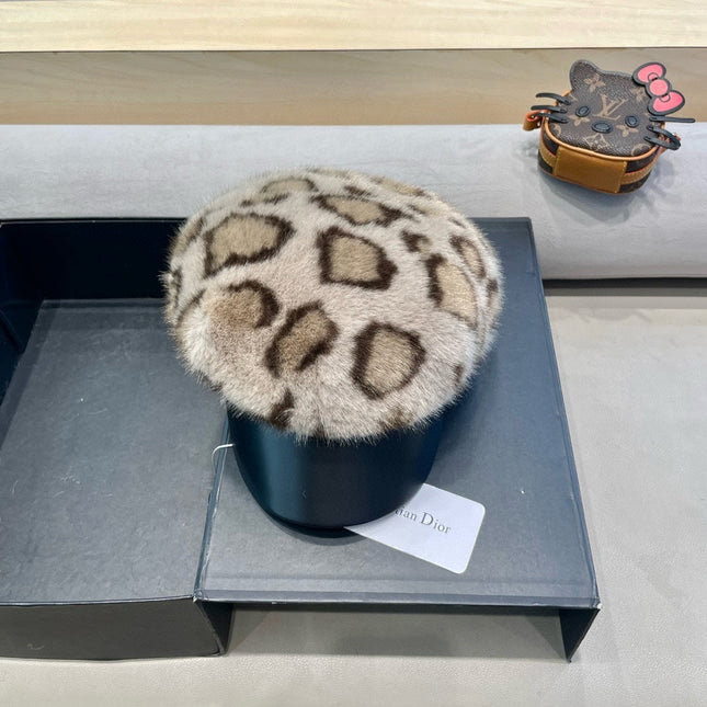 BAKER BOY HAT IN LIGHT BEIGE MINK FUR 438089