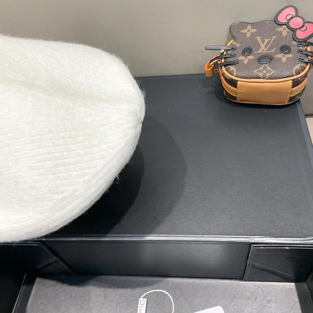 KNITTED BEANIE HAT IN WHITE WOOL AND RABBIT FUR 439676