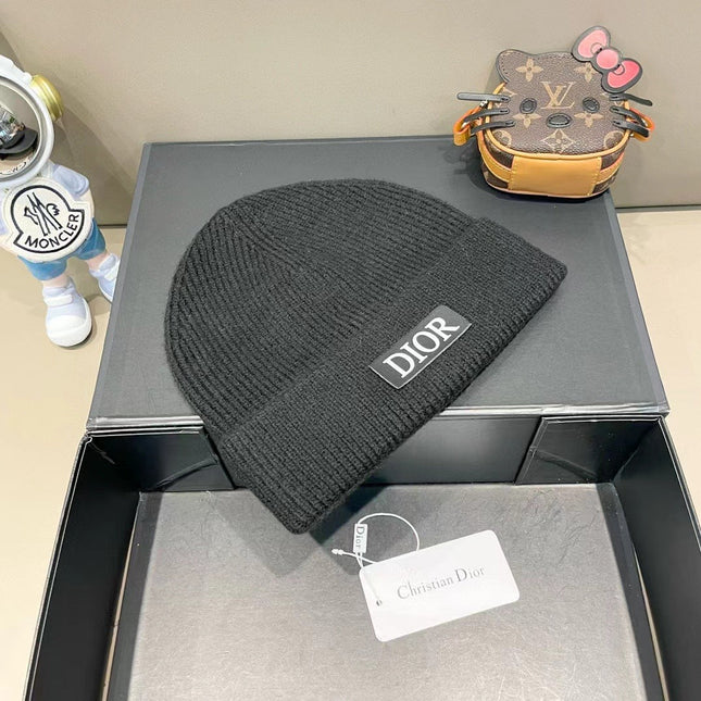 KNITTED BEANIE HAT IN BLACK WOOL AND RABBIT FUR 439678