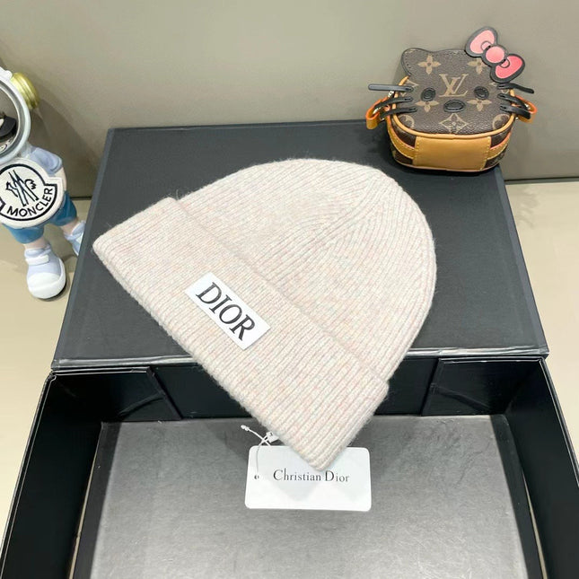 KNITTED BEANIE HAT IN LIGHT BEIGE WOOL AND RABBIT FUR 439679