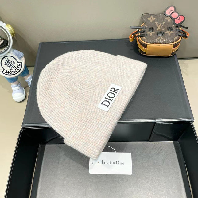 KNITTED BEANIE HAT IN LIGHT BEIGE WOOL AND RABBIT FUR 439679