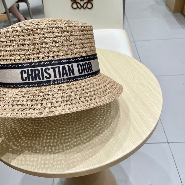 BUCKET HAT IN DARK BEIGE RAFFIA