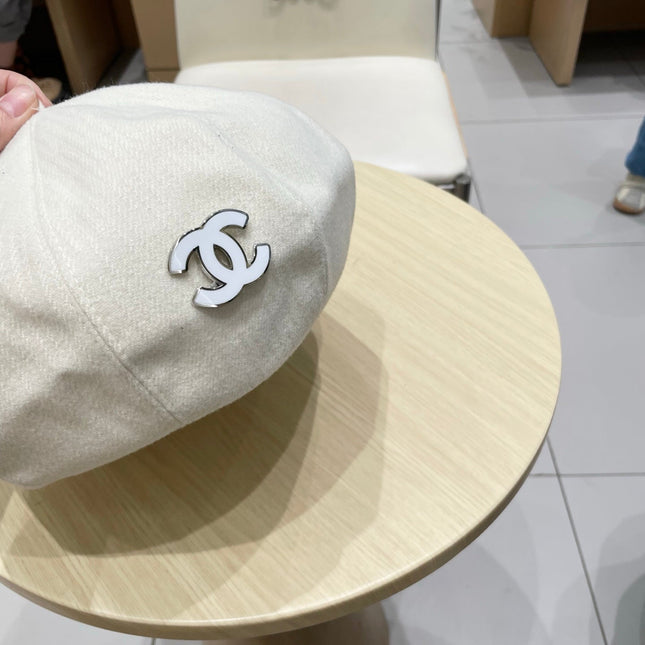 BERET HAT IVORY WITH LOGO 672660