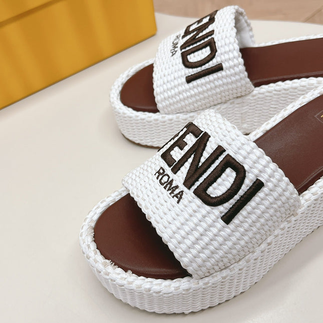 FENDI SIGNATURE WEDGE PLATFORM 6 CM IN WHITE FIBRE WITH BROWN EMBROIDERED LOGO