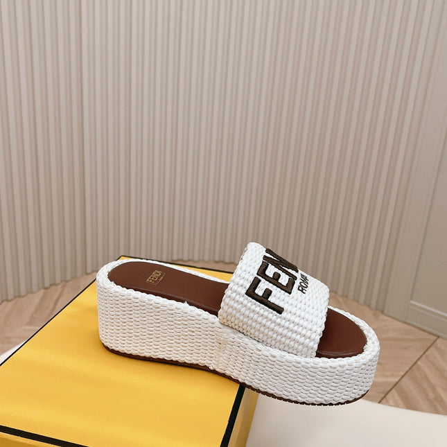 FENDI SIGNATURE WEDGE PLATFORM 6 CM IN WHITE FIBRE WITH BROWN EMBROIDERED LOGO