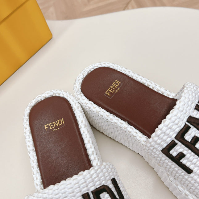 FENDI SIGNATURE WEDGE PLATFORM 6 CM IN WHITE FIBRE WITH BROWN EMBROIDERED LOGO