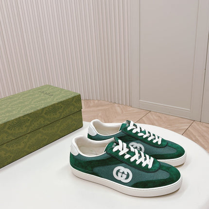 SNEAKER WITH INTERLOCKING G IN GREEN FOREST SUEDE AND MESH