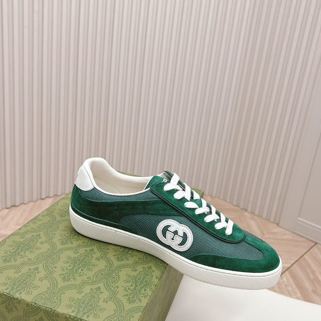 SNEAKER WITH INTERLOCKING G IN GREEN FOREST SUEDE AND MESH