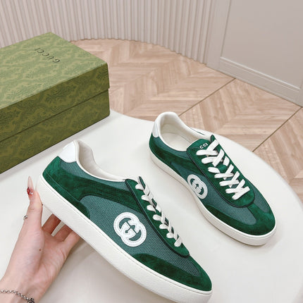 SNEAKER WITH INTERLOCKING G IN GREEN FOREST SUEDE AND MESH
