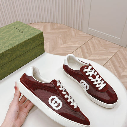 SNEAKER WITH INTERLOCKING G IN GARNET RED SUEDE AND MESH