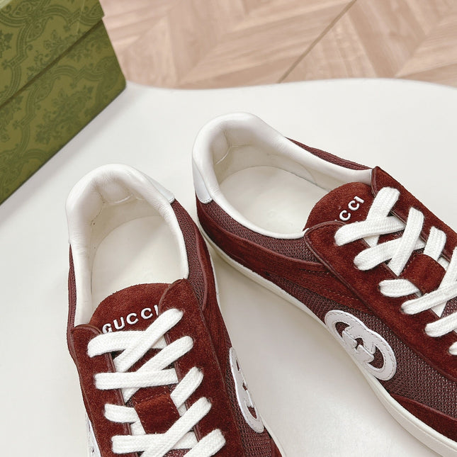 SNEAKER WITH INTERLOCKING G IN GARNET RED SUEDE AND MESH