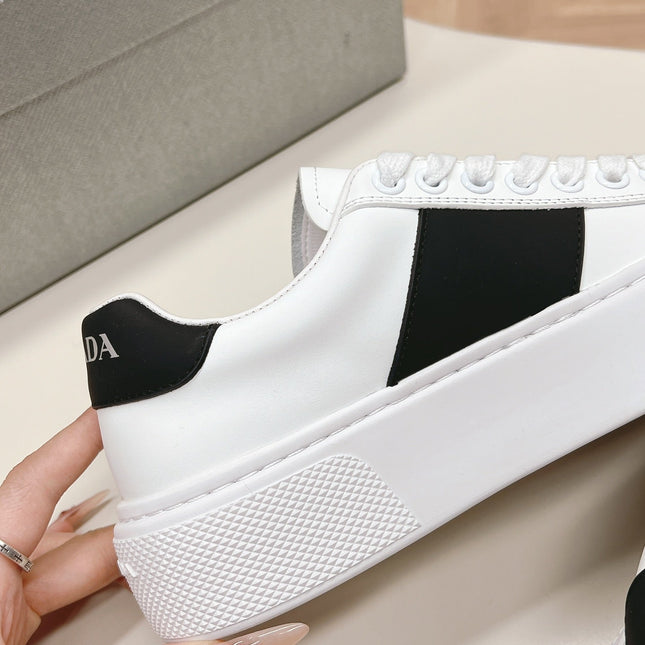PRA LEATHER LOGO OUTLET SNEAKERS BLACK AND WHITE CALFSKIN