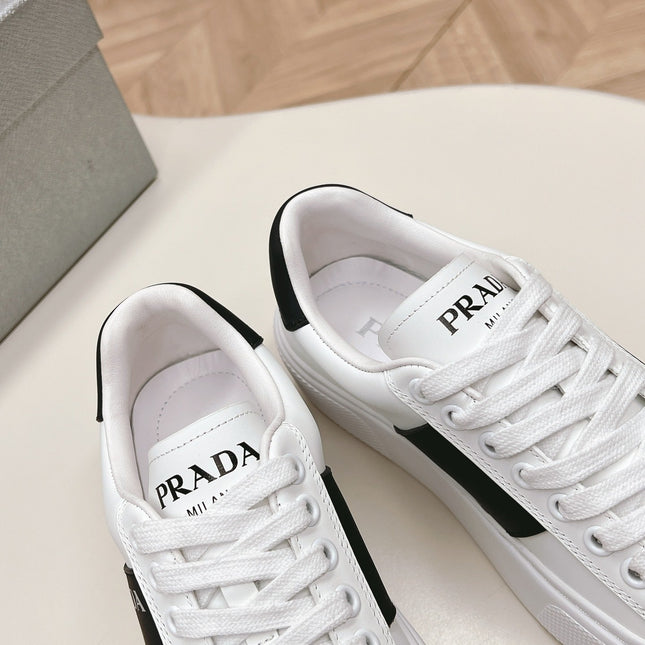 PRA LEATHER LOGO OUTLET SNEAKERS BLACK AND WHITE CALFSKIN