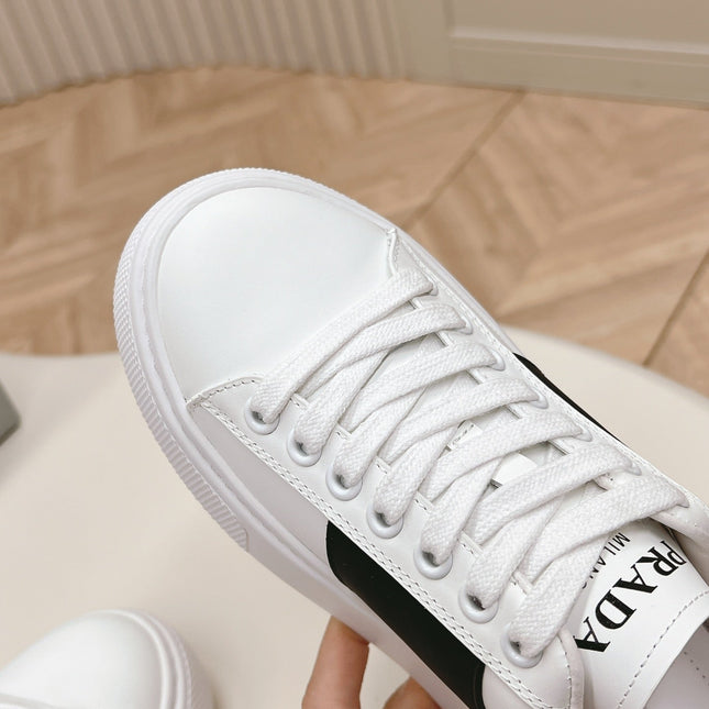 PRA LEATHER LOGO OUTLET SNEAKERS BLACK AND WHITE CALFSKIN