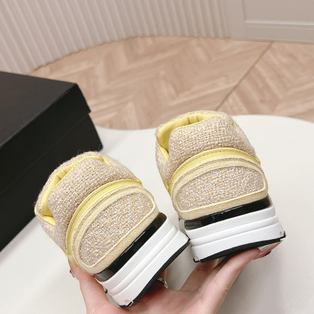 TRAINERS IN LIGHT YELLOW SUEDE AND CALFSKIN