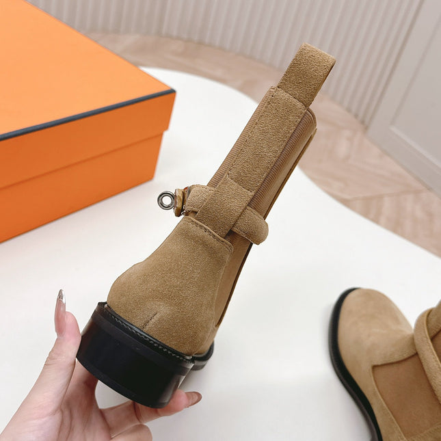 KELLY BUCKLE SHORT BOOTS IN PEANUT BROWN SUEDE