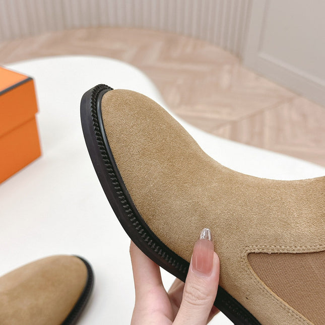 KELLY BUCKLE SHORT BOOTS IN PEANUT BROWN SUEDE