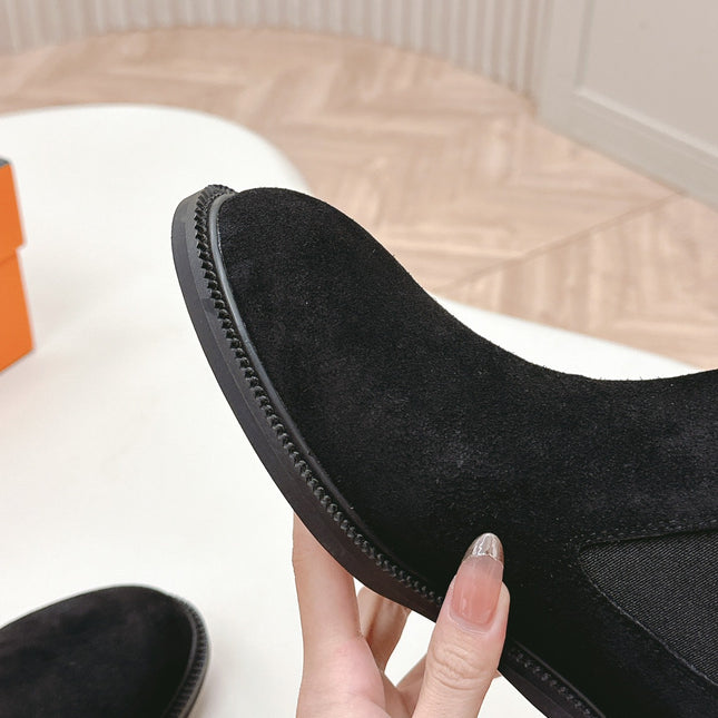 KELLY BUCKLE SHORT BOOTS IN BLACK SUEDE