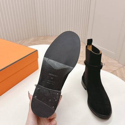 KELLY BUCKLE SHORT BOOTS IN BLACK SUEDE