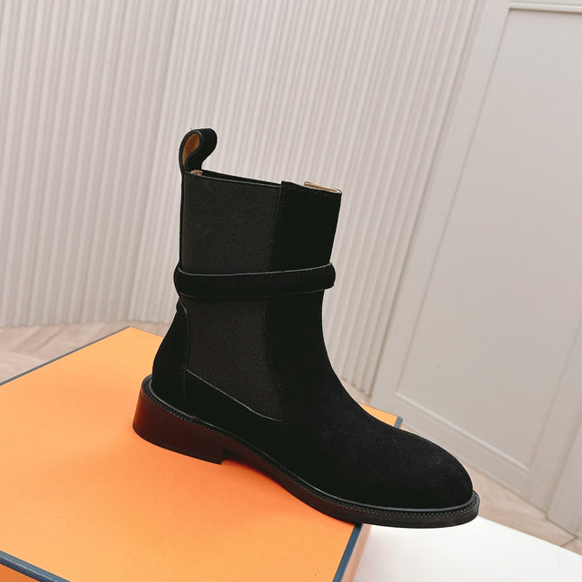 KELLY BUCKLE SHORT BOOTS IN BLACK SUEDE