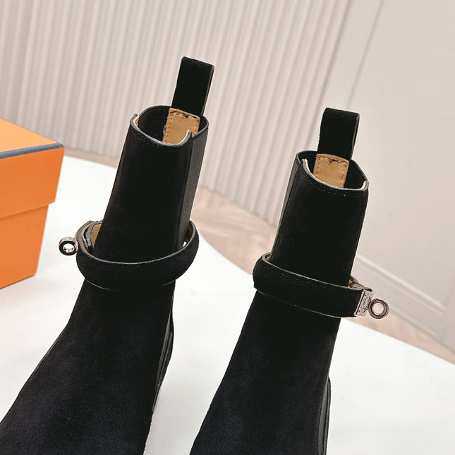 KELLY BUCKLE SHORT BOOTS IN BLACK SUEDE