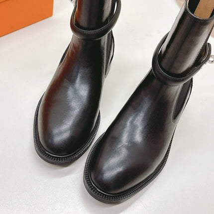 KELLY BUCKLE SHORT BOOTS IN BLACK CALFSKIN