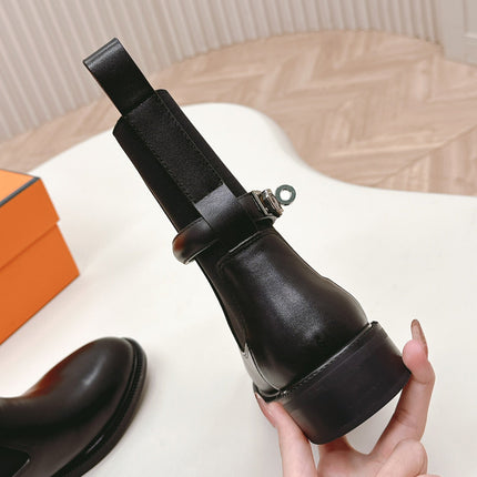 KELLY BUCKLE SHORT BOOTS IN BLACK CALFSKIN