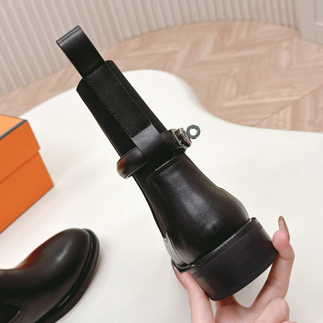 KELLY BUCKLE SHORT BOOTS IN BLACK CALFSKIN