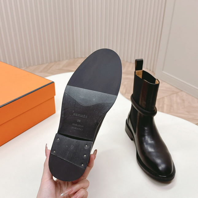 KELLY BUCKLE SHORT BOOTS IN BLACK CALFSKIN