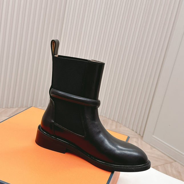 KELLY BUCKLE SHORT BOOTS IN BLACK CALFSKIN