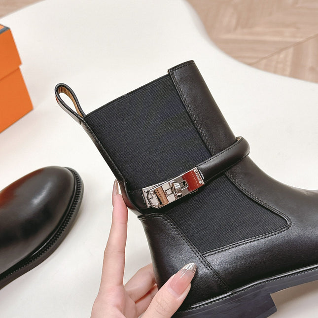 KELLY BUCKLE SHORT BOOTS IN BLACK CALFSKIN