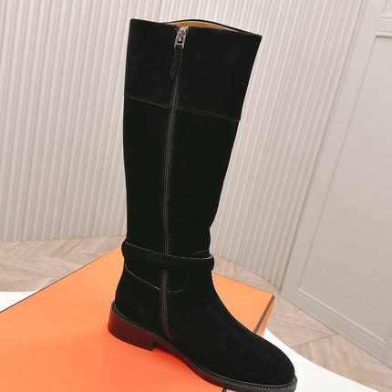 KNEE HIGH BOOTS IN BLACK SUEDE WITH SILVER BUCKLE