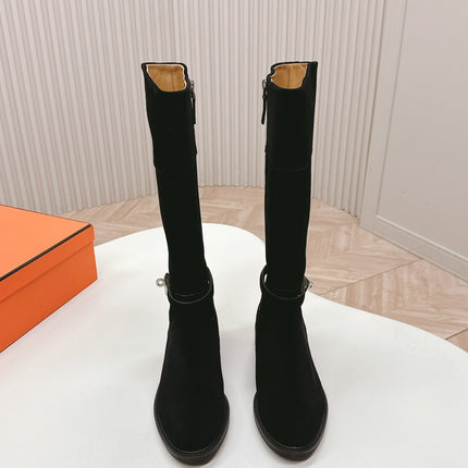 KNEE HIGH BOOTS IN BLACK SUEDE WITH SILVER BUCKLE