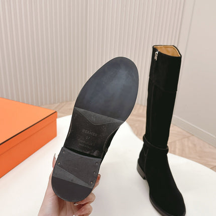 KNEE HIGH BOOTS IN BLACK SUEDE WITH SILVER BUCKLE