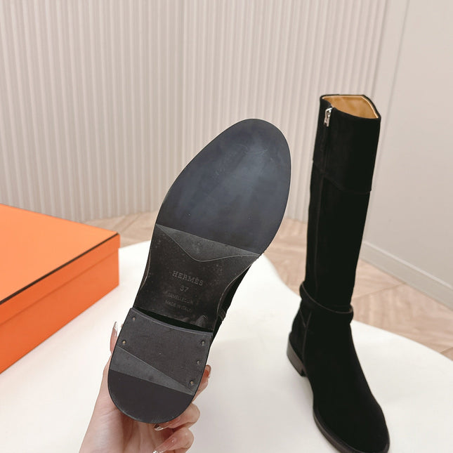 KNEE HIGH BOOTS IN BLACK SUEDE WITH SILVER BUCKLE