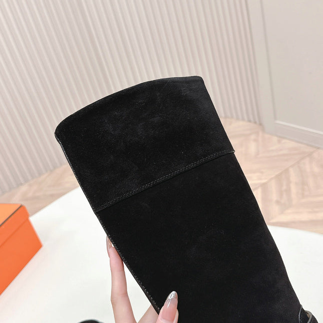 KNEE HIGH BOOTS IN BLACK SUEDE WITH SILVER BUCKLE