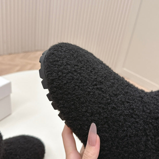 SNOW ANKLE BOOTS IN BLACK SHEARLING